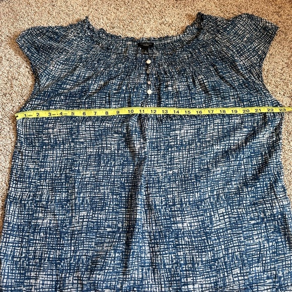 Talbots Blue and White Large Rusched Neckline Button Short Sleeve Blouse - Picture 7 of 7
